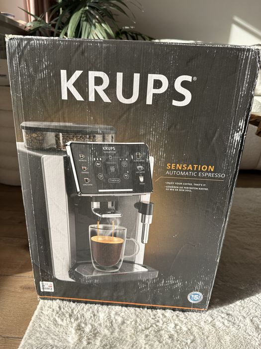 Ekspres KRUPS Sensation EA910810 w pełni automatyczny 1,7 L