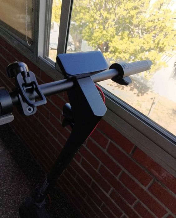 Trotinete eletrica Navee S40 como nova como se vê ,precisa bateria n