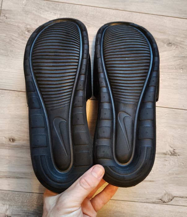 Klapki Nike Viktori One slide 44