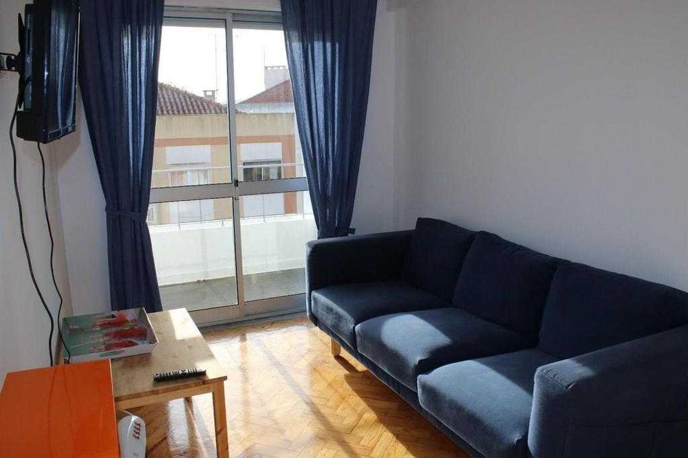 Quarto em Benfica com contrato