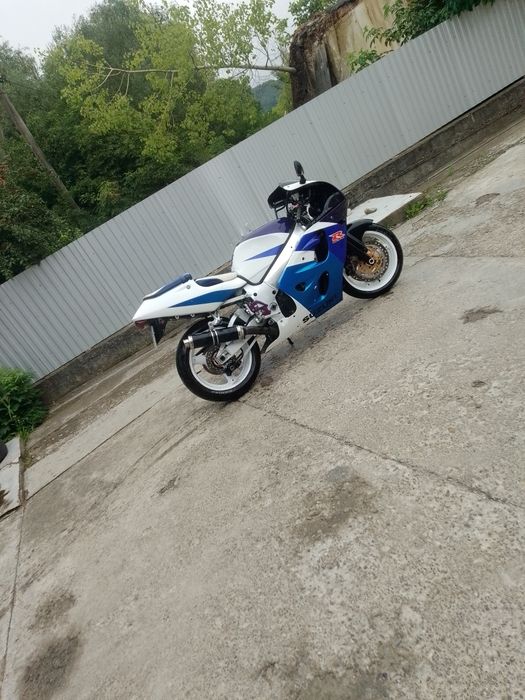 Suzuki gixxer 750
