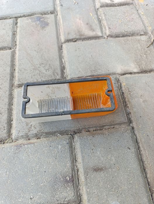 Стекло поворот,габарит тракторів МТЗ Т-40 Юмз