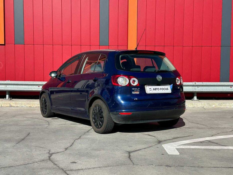 В продажі Volkswagen Golf Plus 2006 року випуску.