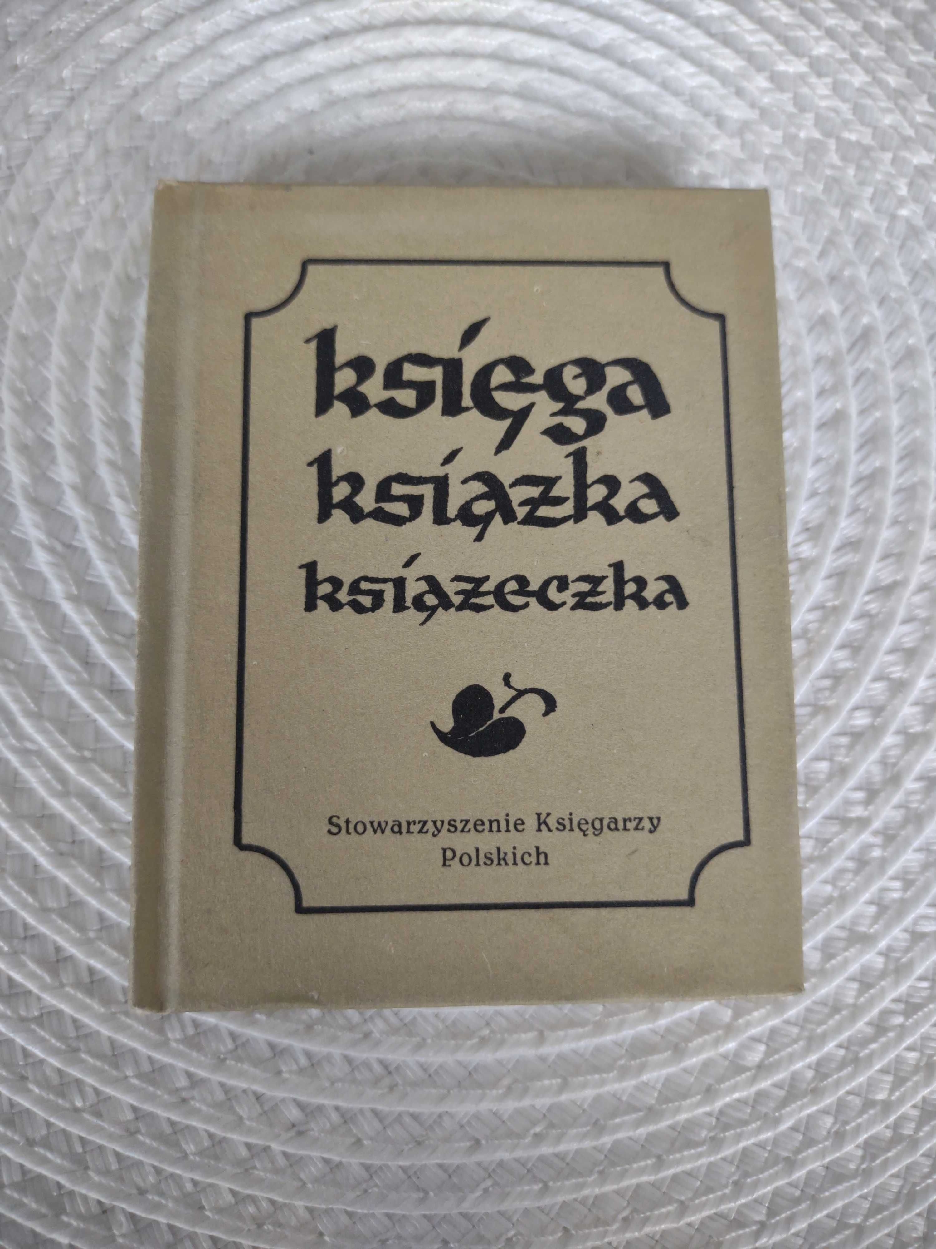 Mini książeczka o sygnetach sygnety