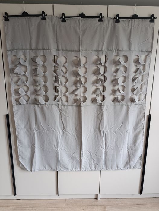 Firana z zasłonami i dekoracjami