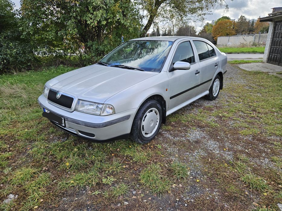 Skoda Octavia 1999 рік 1,6 бензин для військових
