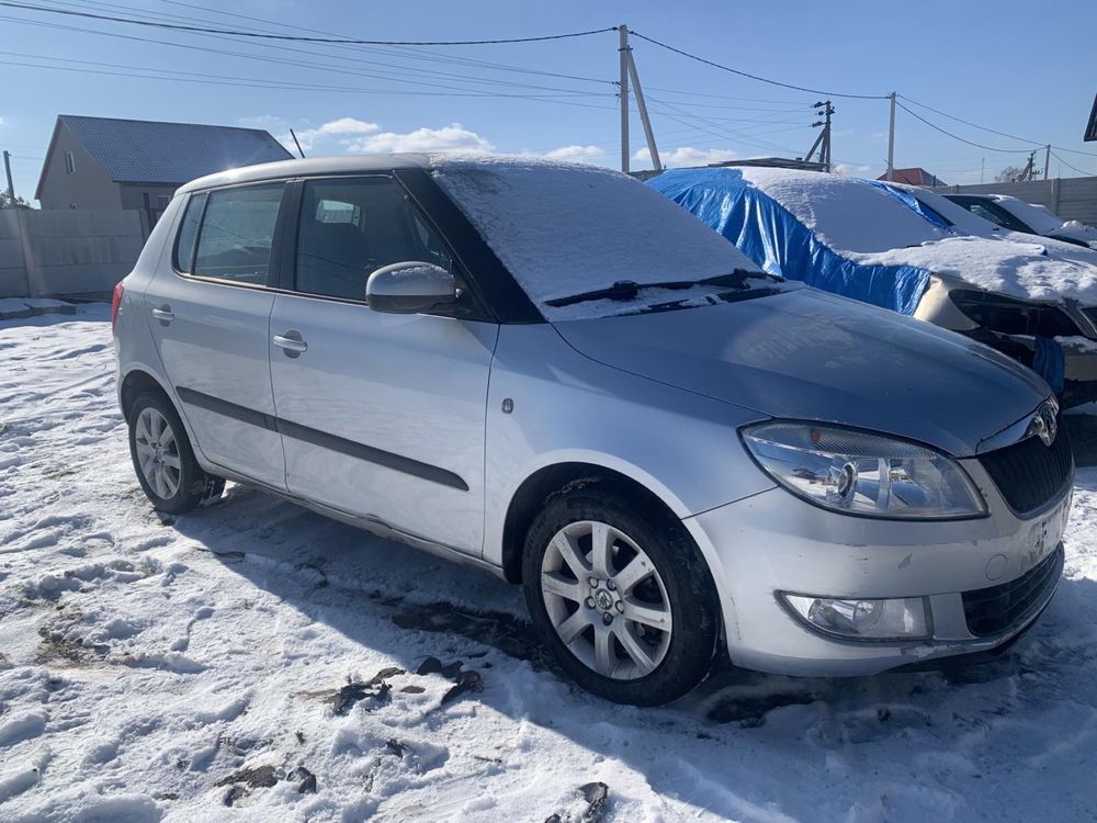 Бампер передній взборі Skoda Fabia mk-2 рест la7w хетч 1.6 cay kfk 13р
