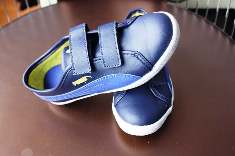 Sapatilhas de criança azuis com velcro da PUMA como novos tamanho 31