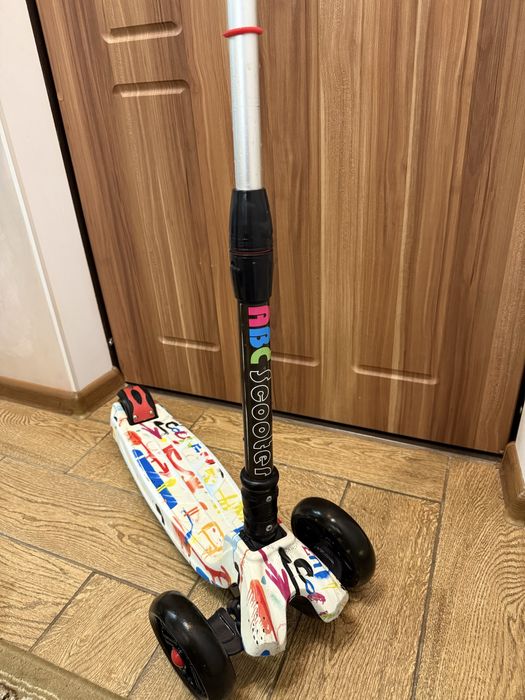 Самокат трехколесный