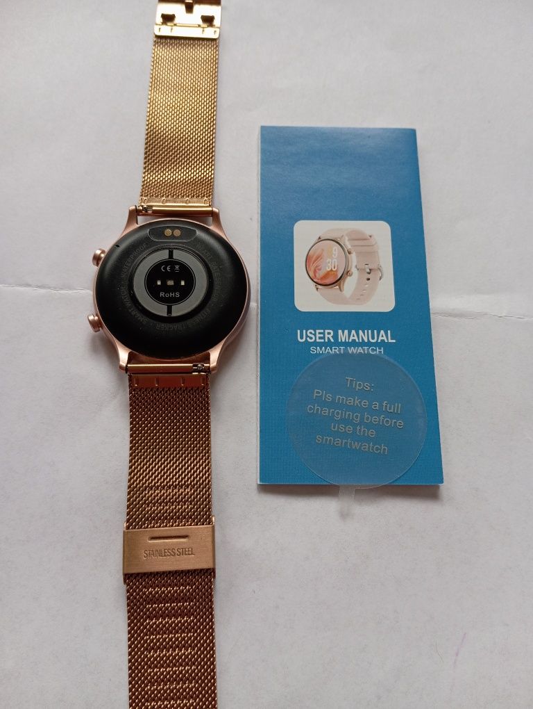 Zegarek smartwatch damski ma wszystkie możliwe funkcje dwa nowe paski