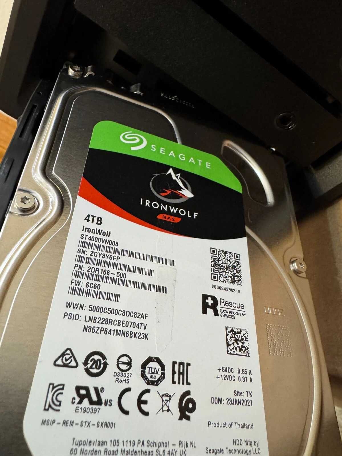 Synology DS418 NAS - 4 wnęki z 4x 4 tb napędami