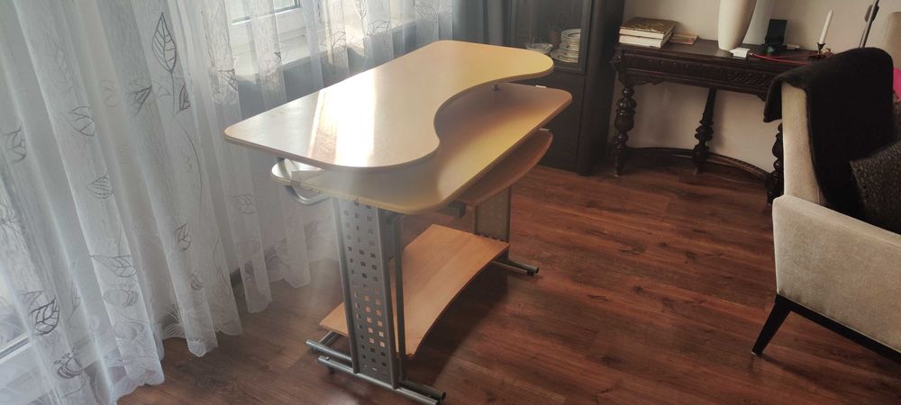 Biurko z odsuwanym blatem, narożne bardzo praktyczne!