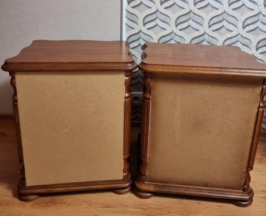 Тумбочки дерево 2шт.