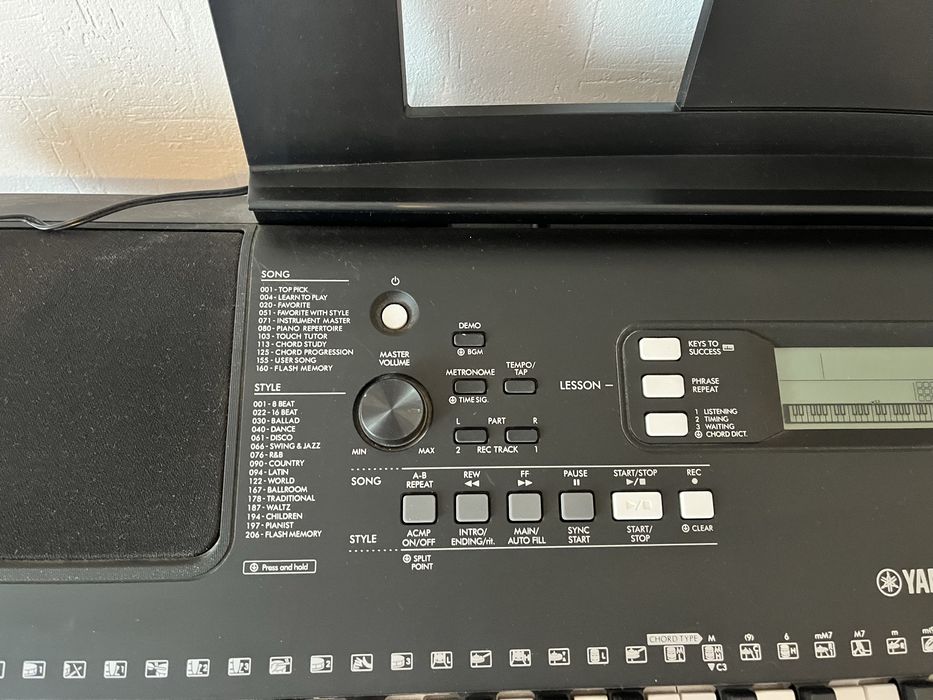 Синтезатор Yamaha PSR-E373