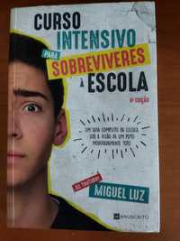 Livro Curso intensivo para sobreviveres à escola