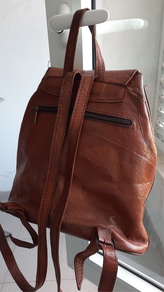 Mochila castanha em pele como nova