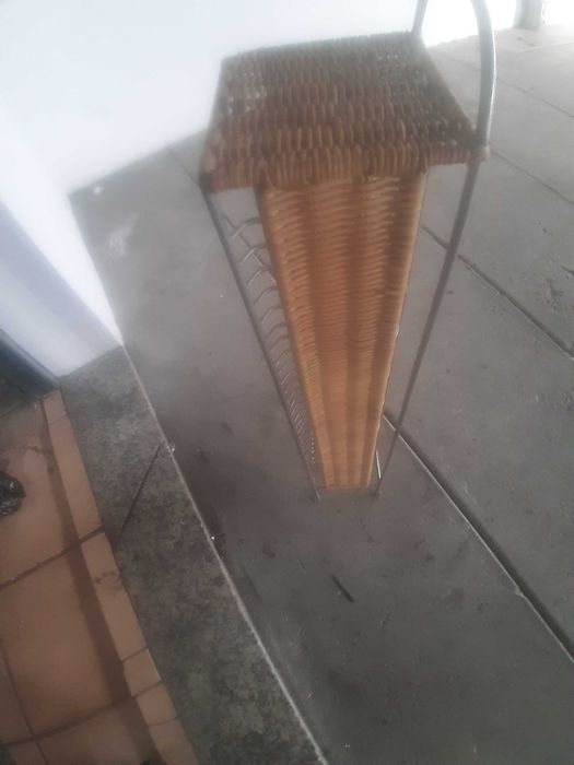 Arquivador de fimes e DVDs em muito bom estado