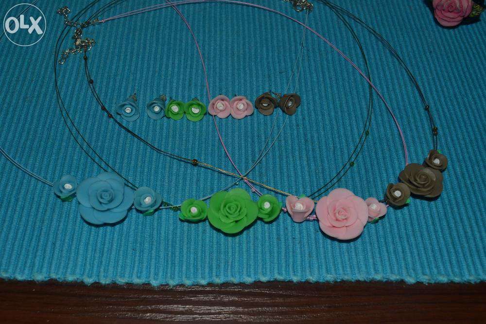 Komplet biżuterii róże zestaw różyczki kolczyki zawieszka/bransoletka