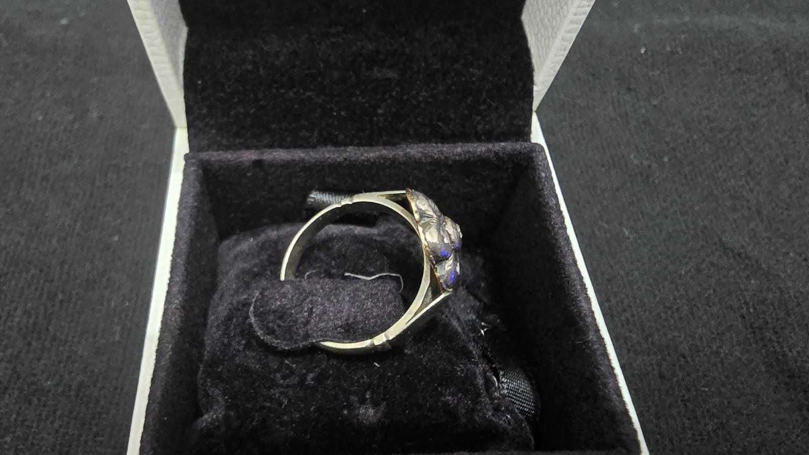 anel personalizado em prata com 7 lascas de diamante