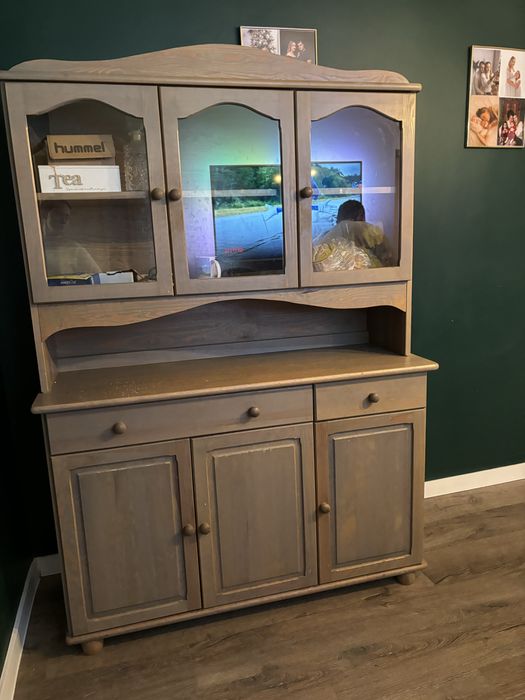 Sosnowy kredens zielony