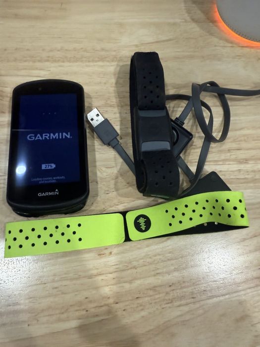 Ciclocomputador GPS Garmin Edge 1030 Plus com acessórios e braçadeira