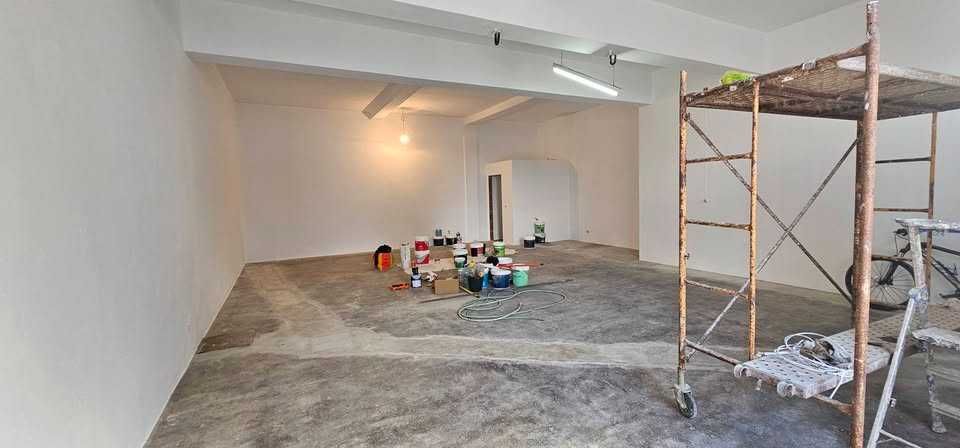 Aluga-se armazém com 110m2 em Loulé