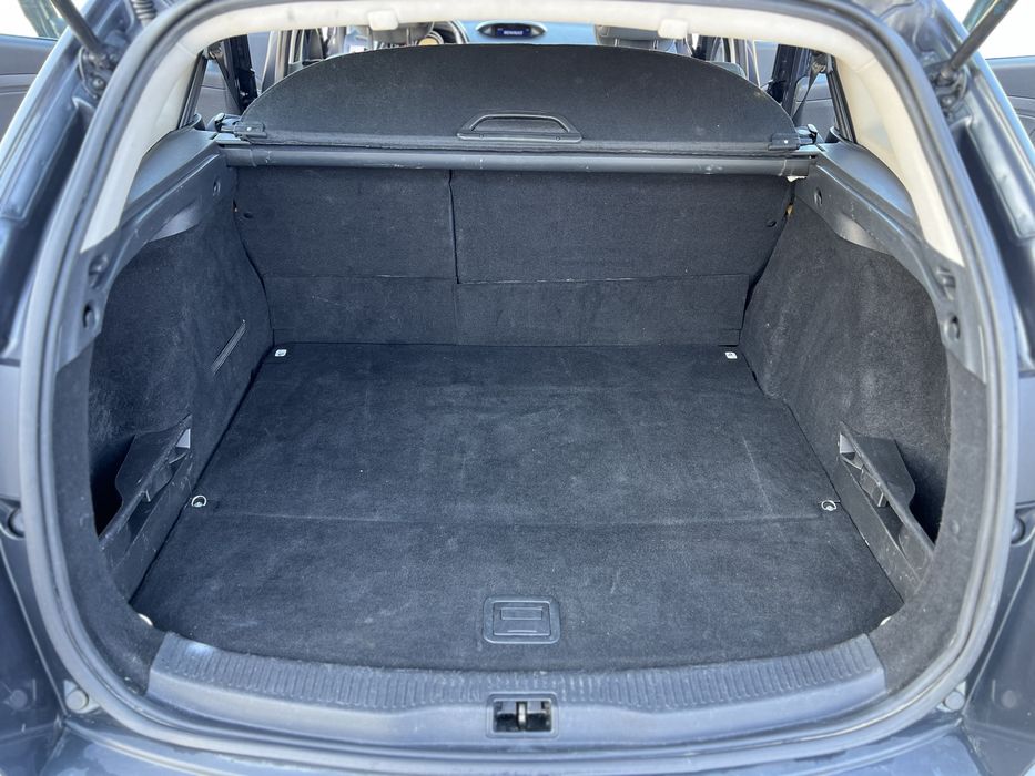 Гарний доглянутий автомобіль !