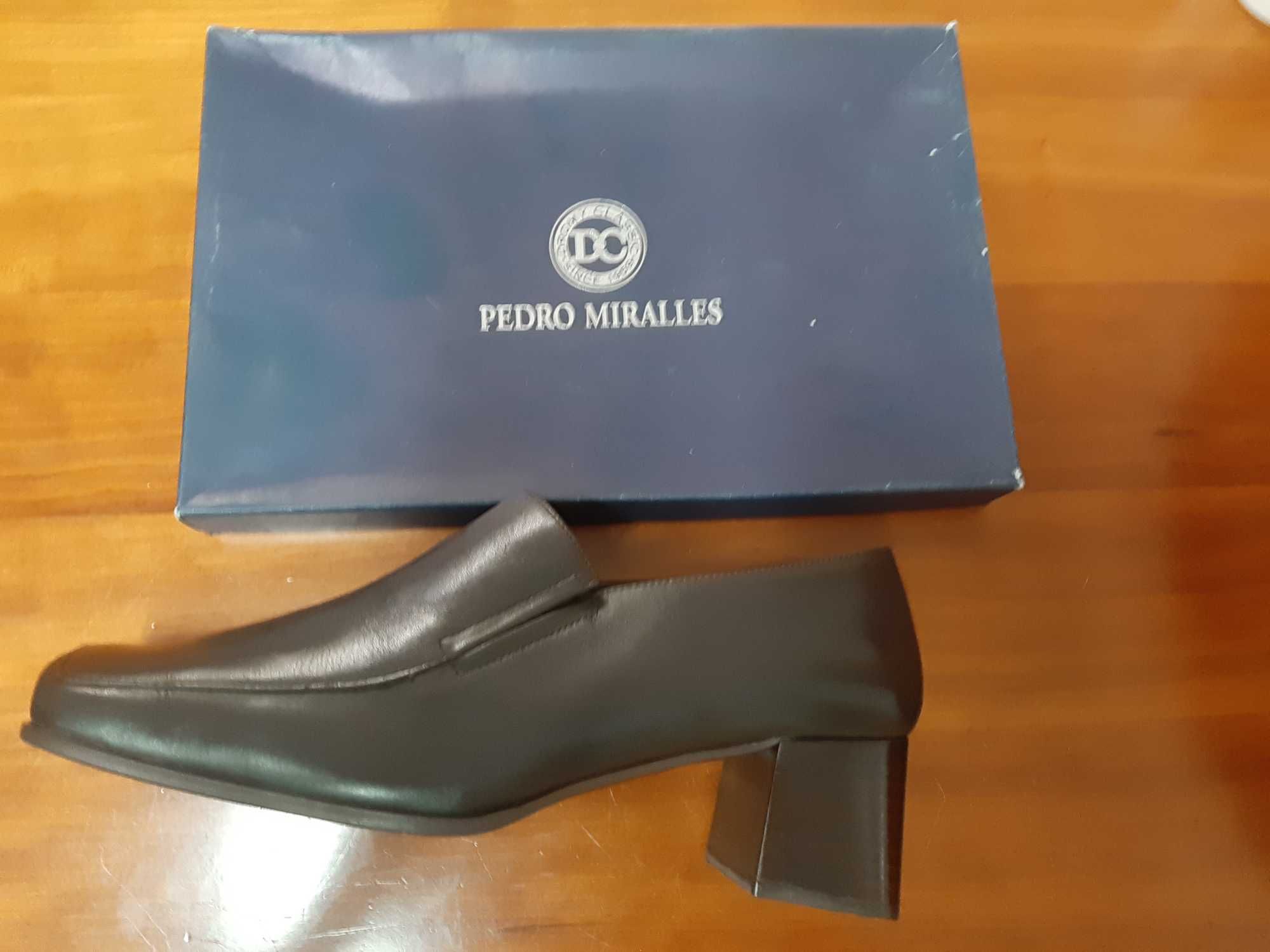 3 pares de sapatos de pele nunca usados 39, 40