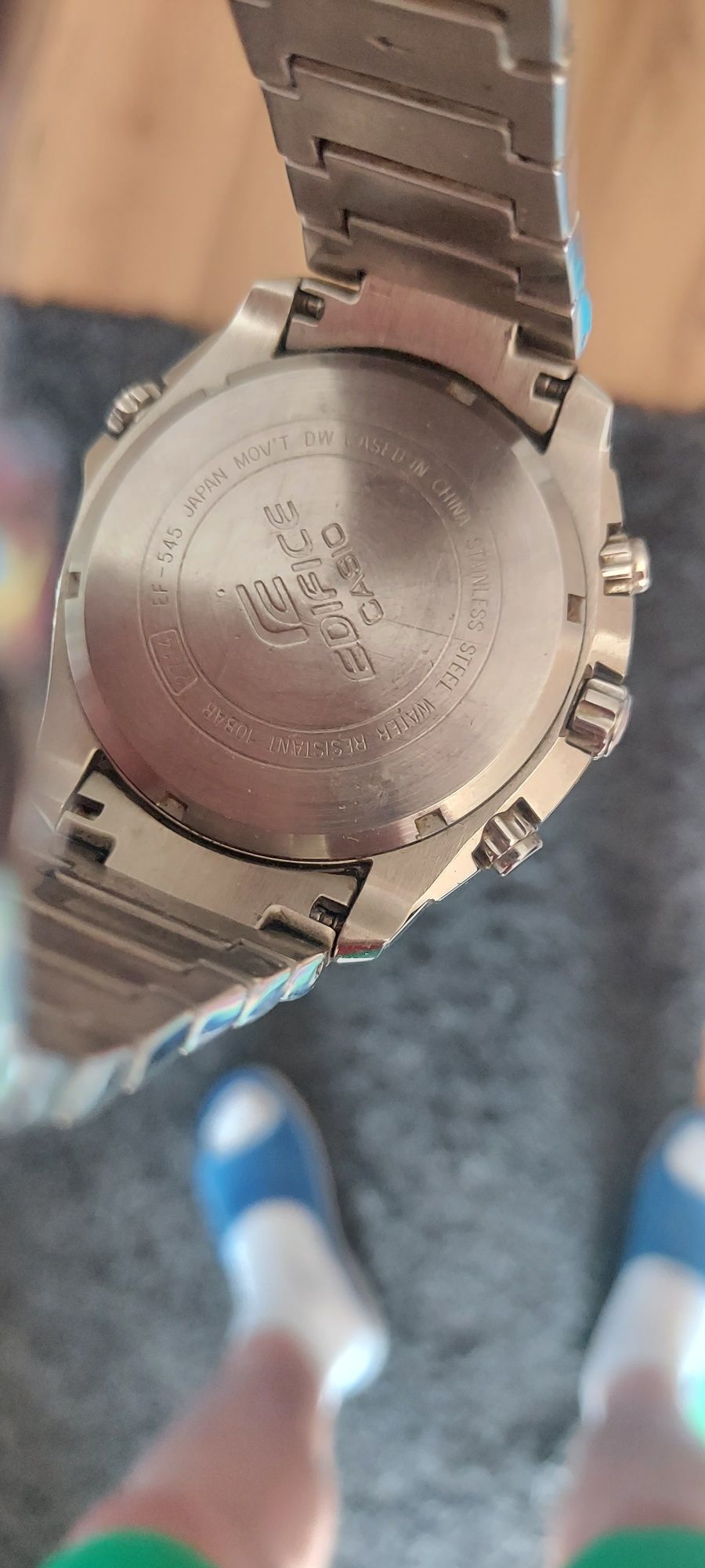 Zegarek Casio z białą tarczą