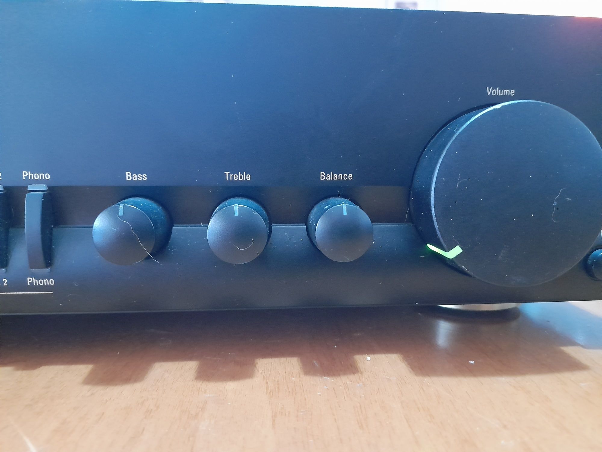 Amplificador Harman/Kardon com comando e livro de instruções