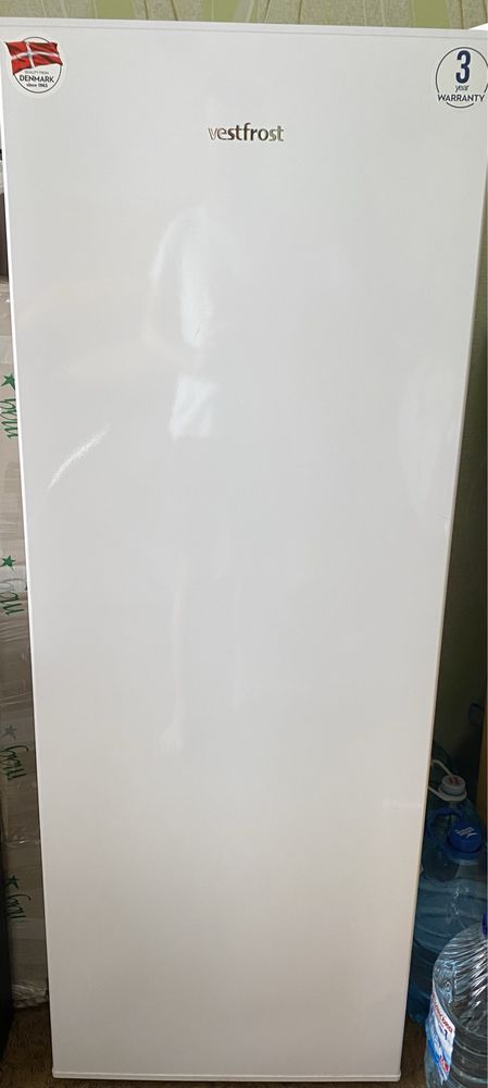 Морозильна камера Vestfrost CMF144W
