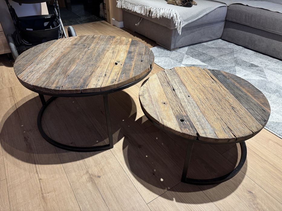 Komplet stolików z naturalnego drewna