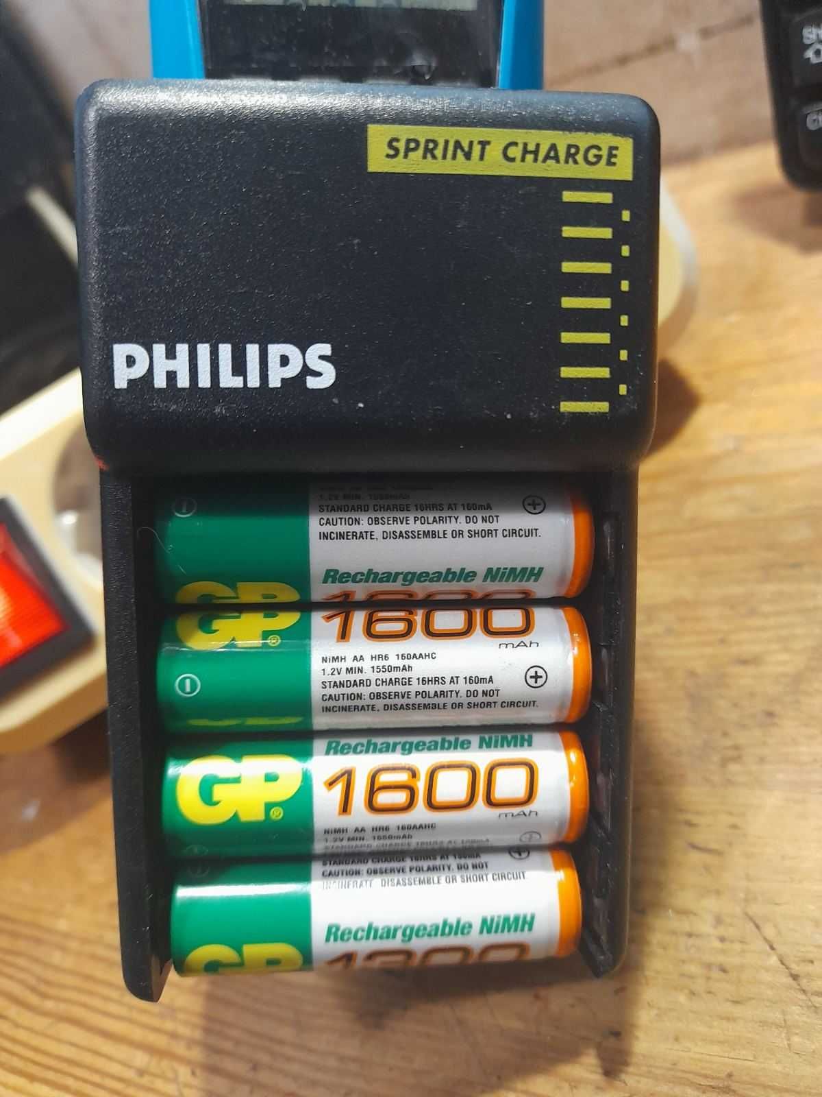 Швидка зарядка для акумуляторів АА Philips Sprint charge