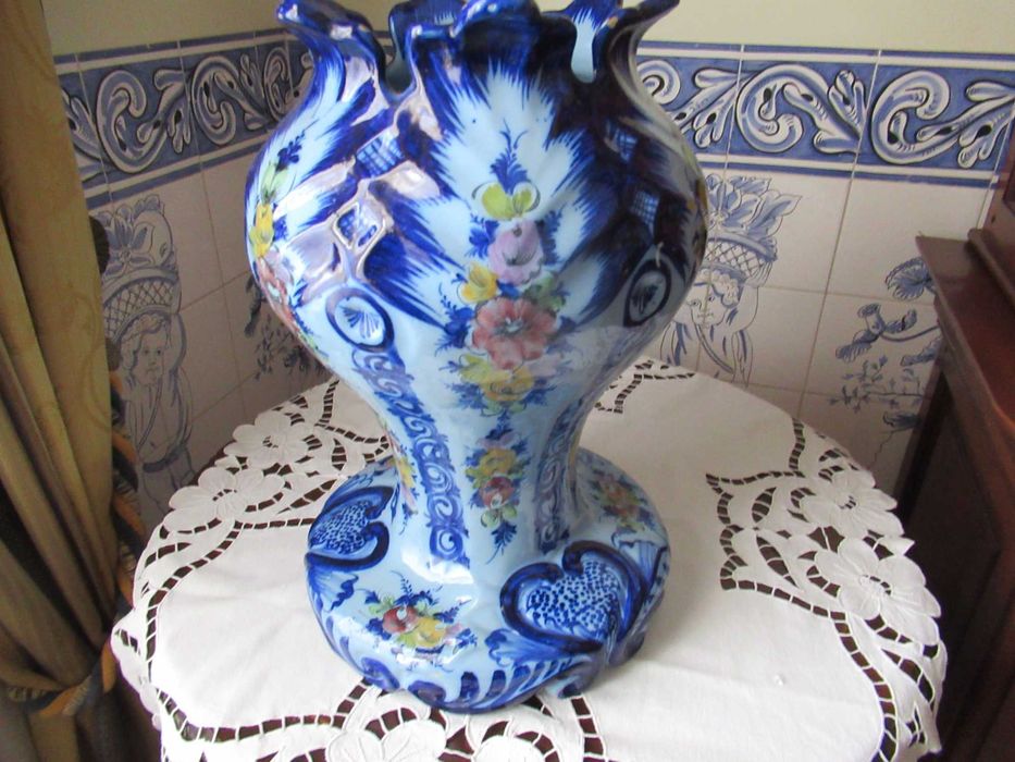 Jarrão Antigo em Louça de Alcobaça,  41cm de altura