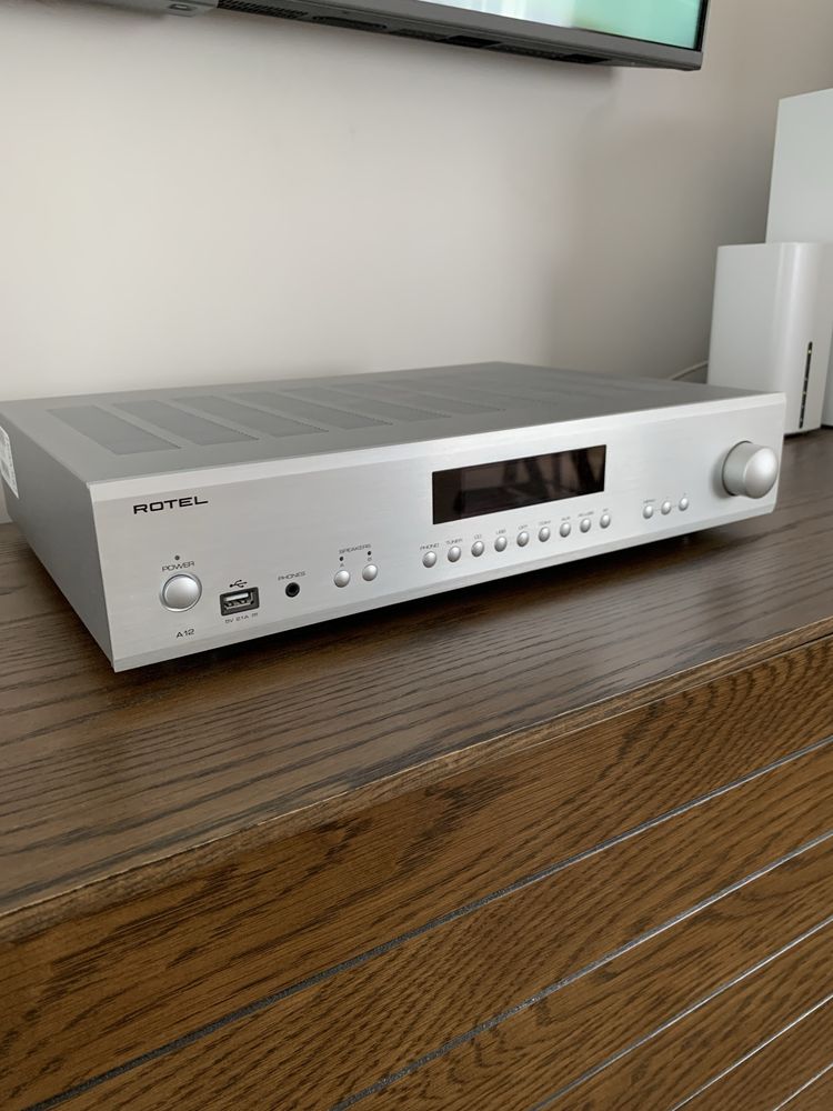 Stereo rotel a12 bowers wilkins cm5 s2 bluesound