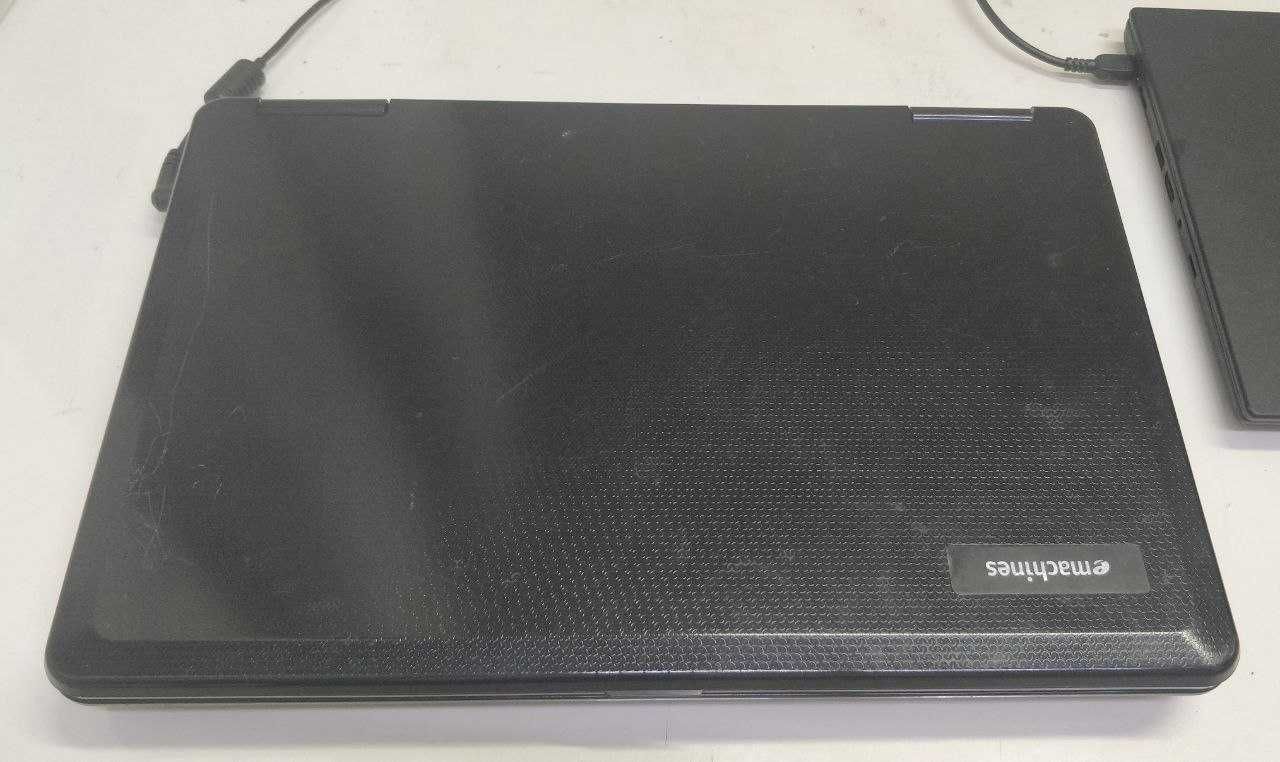 ноутбук Emachines E725
