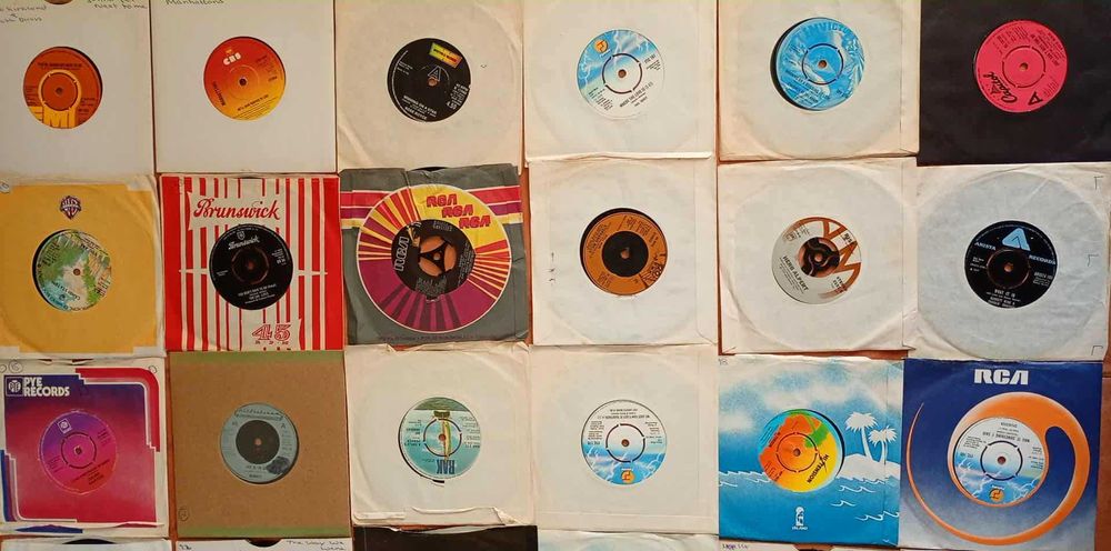 Vini's Musica Single's Antigos - Anuncio 1/2