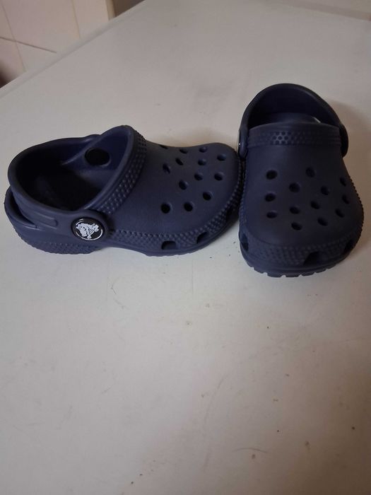 Crocs azul marinhas 23
