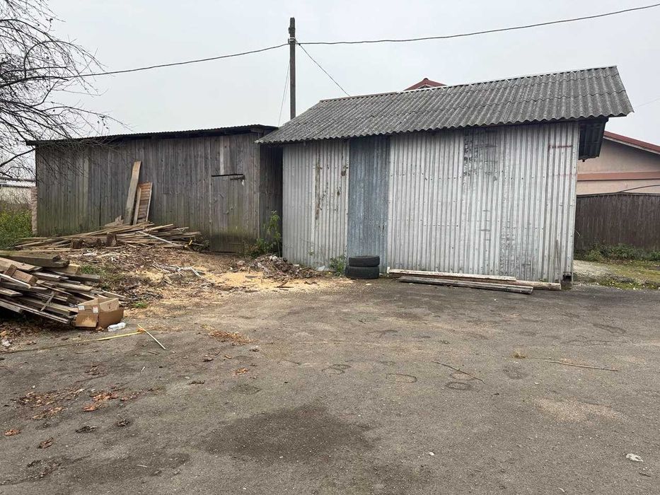 Продам виробничо-складське  приміщення у с. Вістова з рампою .