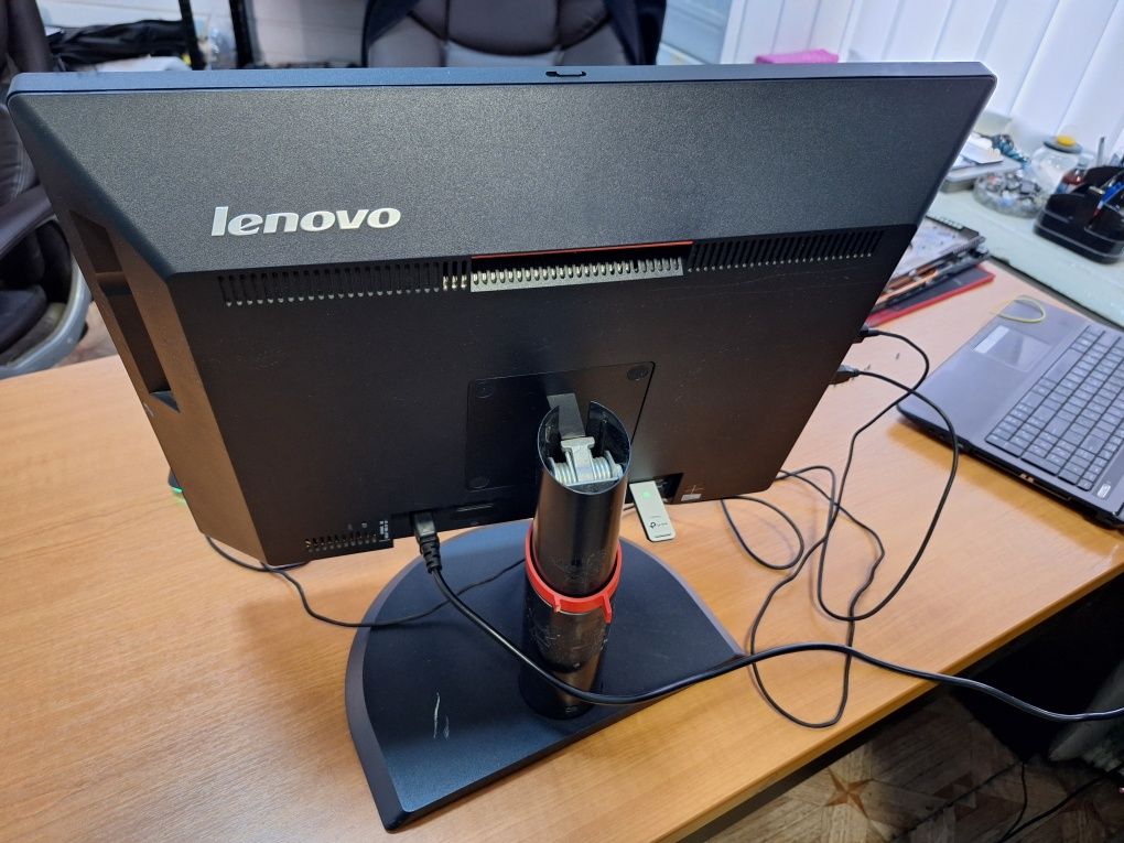 Lenovo ThinkCentre M73z All-in-One 20" 1600x900 i5-4590S DDR3 8Gb SSD