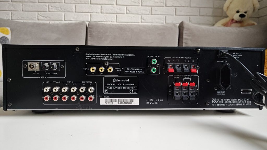 Sherwood  RV-4050R amplituner AV, Dolby Pro-Logic. Pilot.