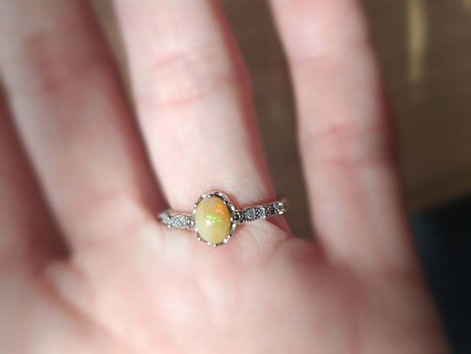 Pierścionek srebro 925 z naturalnym opalem