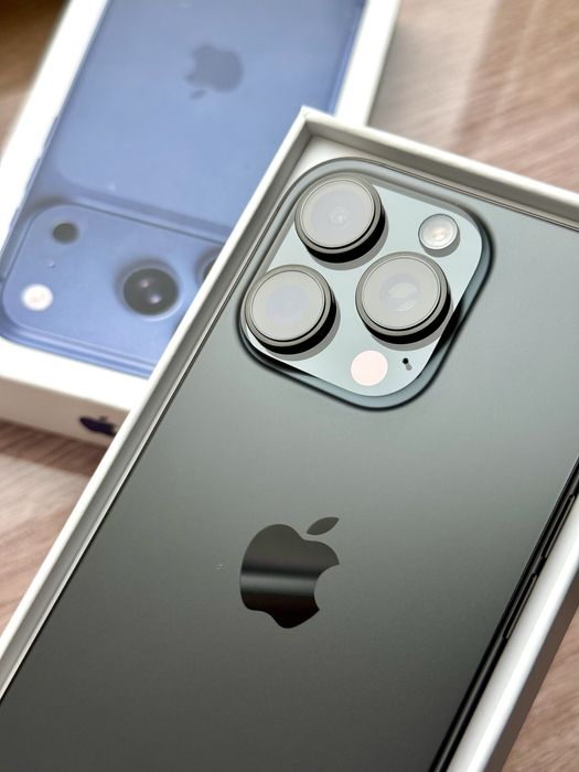 Apple Iphone 16 Pro Black Titanium 256gb акб 94%