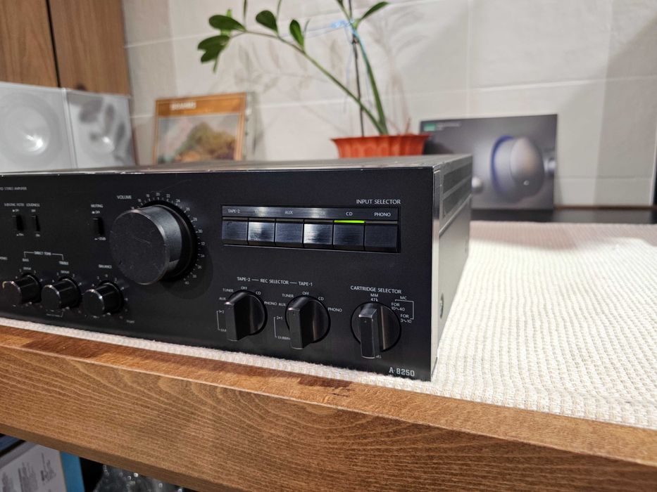 Підсилювач ONKYO INTEGRA A-8250