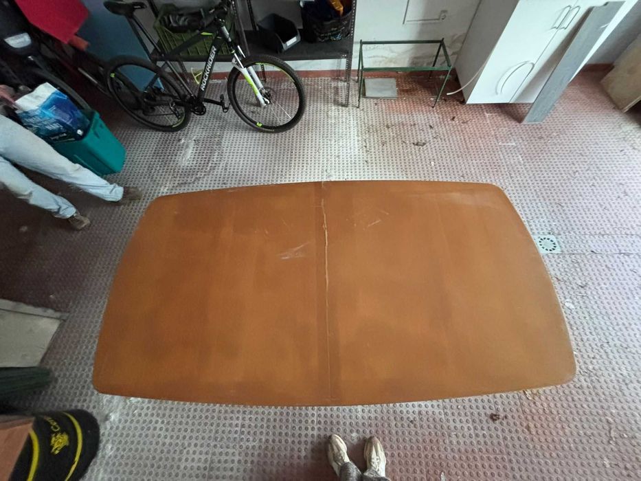 Vendo 2 mesas de madeira usadas