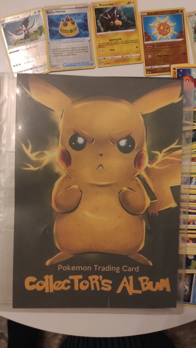 Album A4 i karty pokemon ponad 100 sztuk i 10 świecących Pikachu