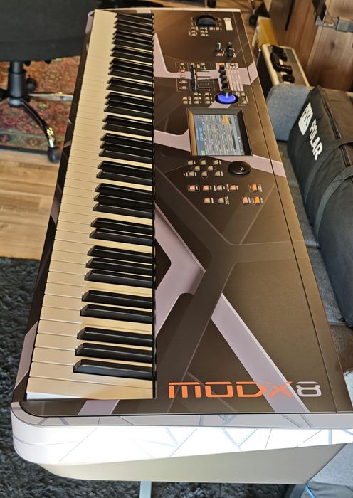 workstation Yamaha modx 8