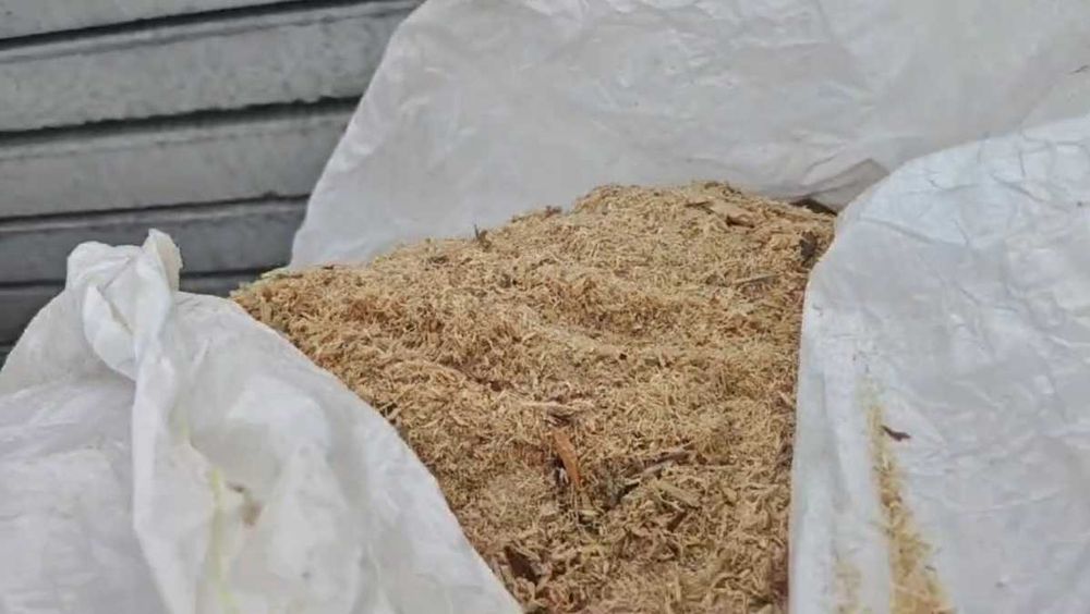 Опілки, стружка, насипом, або в мішки