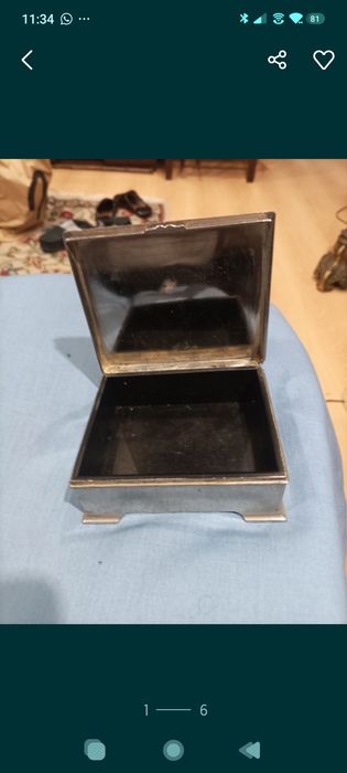 Caixa de jóias antiga com espelho