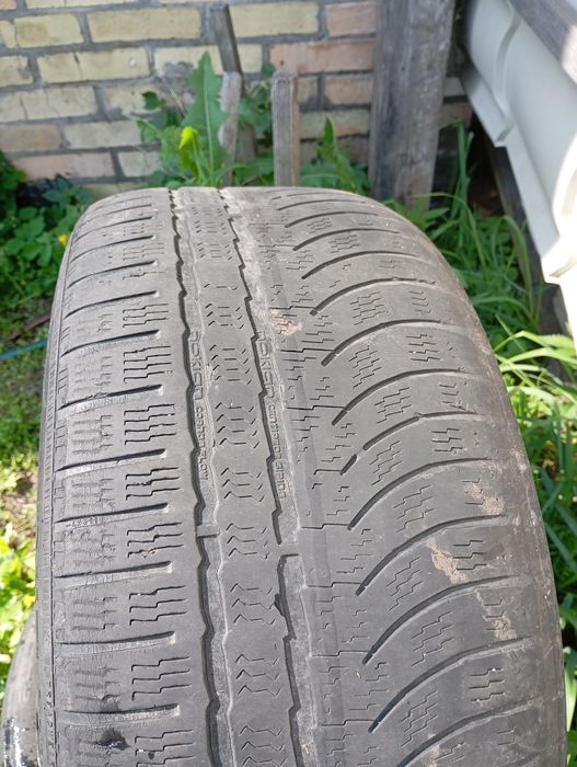 Продам резину на докат 245/45/18Nokian
